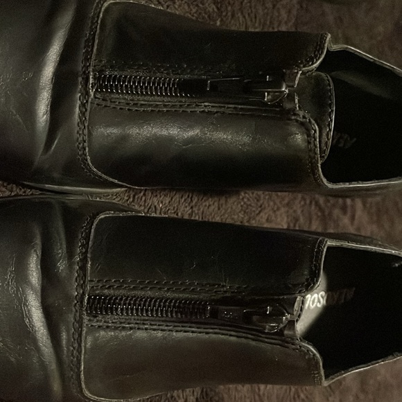 Aerosoles black ankle heeled boot. - Picture 5 of 9